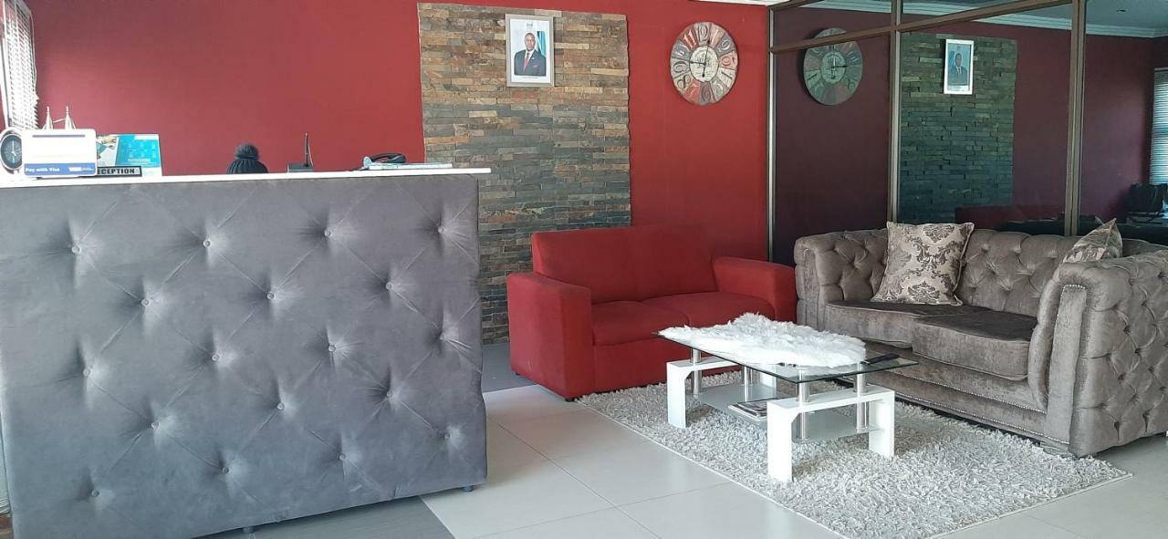The New Mall Guesthouse Maun Exterior photo