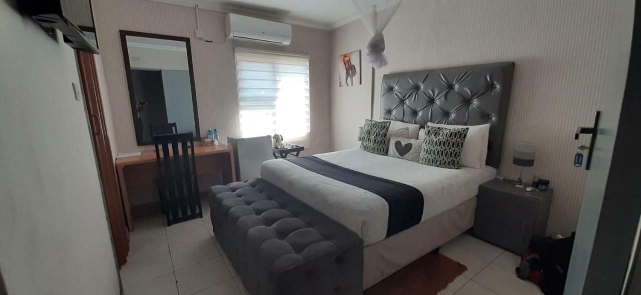 The New Mall Guesthouse Maun Exterior photo